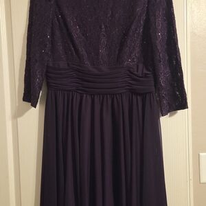 Chic Long Sleeve Lace Dress in Deep Purple